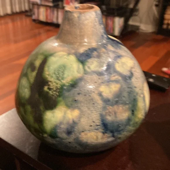 Vintage handmade flowers pottery - Picture 2 of 8